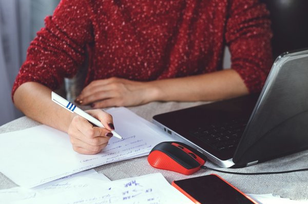 Découvrez 10 jeux montessori essentiels pour le développement des enfants